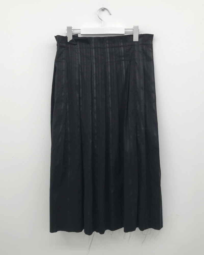 Aki Button Pleated Skirt (1color)