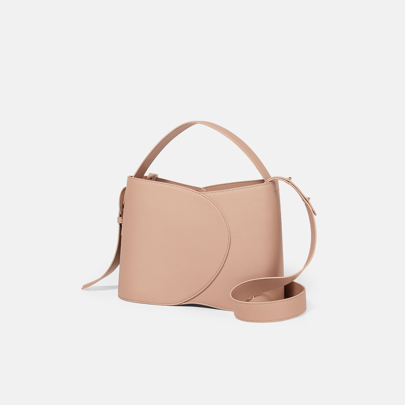 Cloud Curve bucket bag-Medium