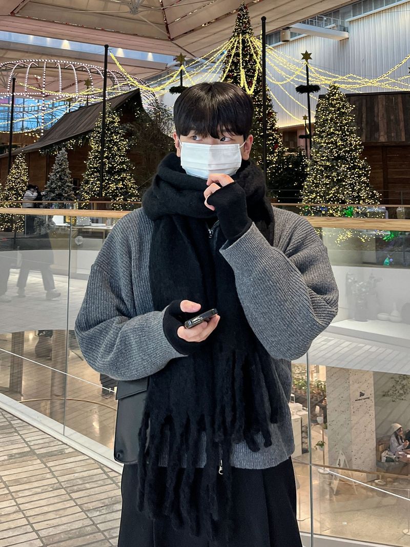 WHAT A LOOK（ワット ア ルック）の「タッセルベアーコージーマフラー（ファッション小物）」