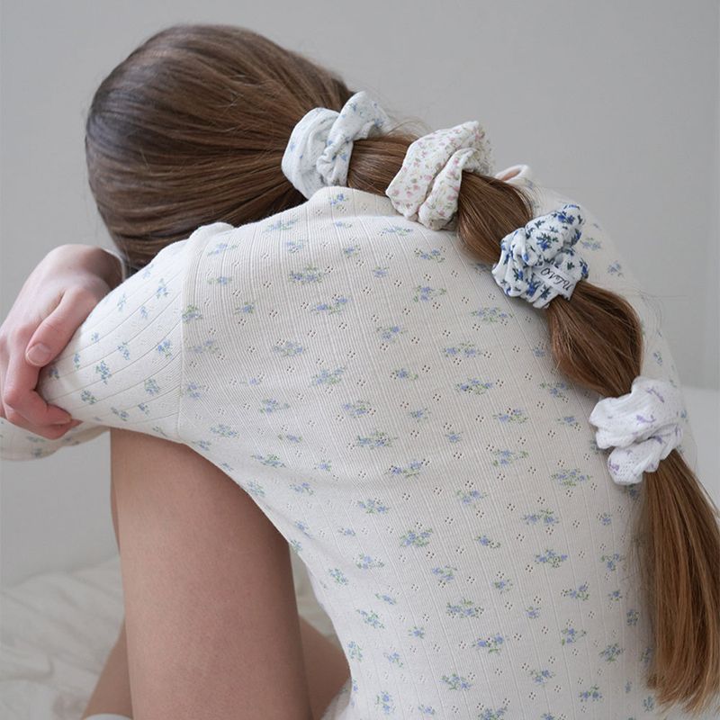 OVT-U（オーブイティーユー）の「ブルーミングコットンシュシュセット_2 color (+ケース)（ヘアアクセサリー）」