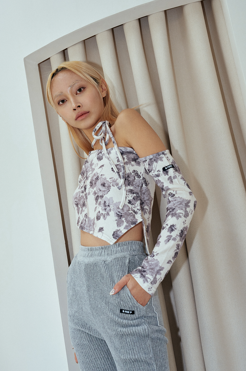 BFEEP（ビーピーピ）の「flower unbalance t _ ivory（Tops）」
