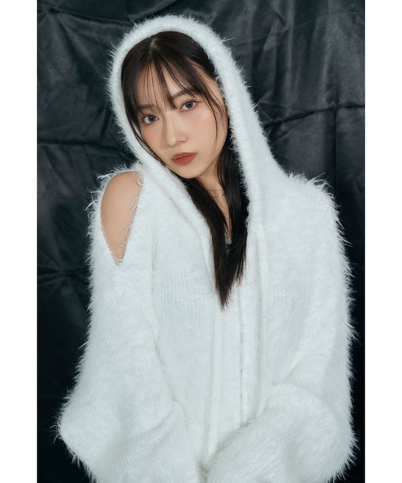 ANDGEEBEE（アンジービー）の「肩開きラメシャギーフーディーニット（Tops）」