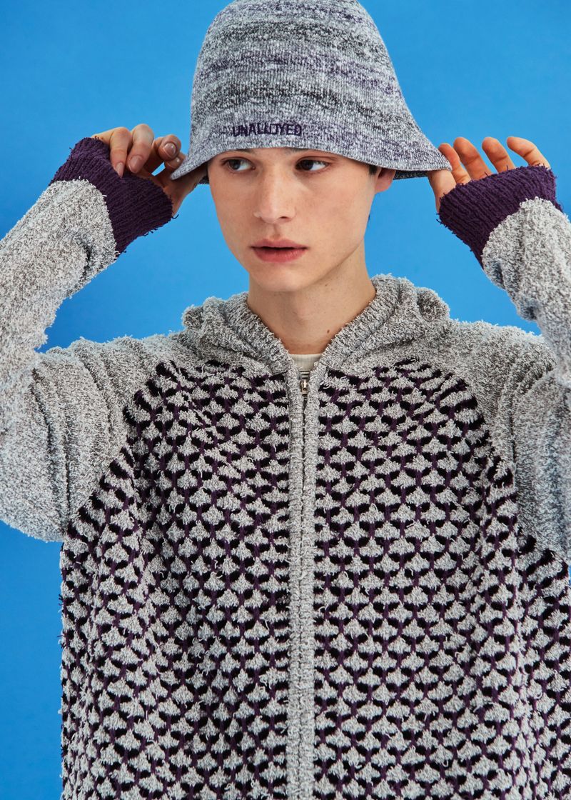 EMBOSSING CLOVER KNIT ZIP-UP HOODIE / GREY