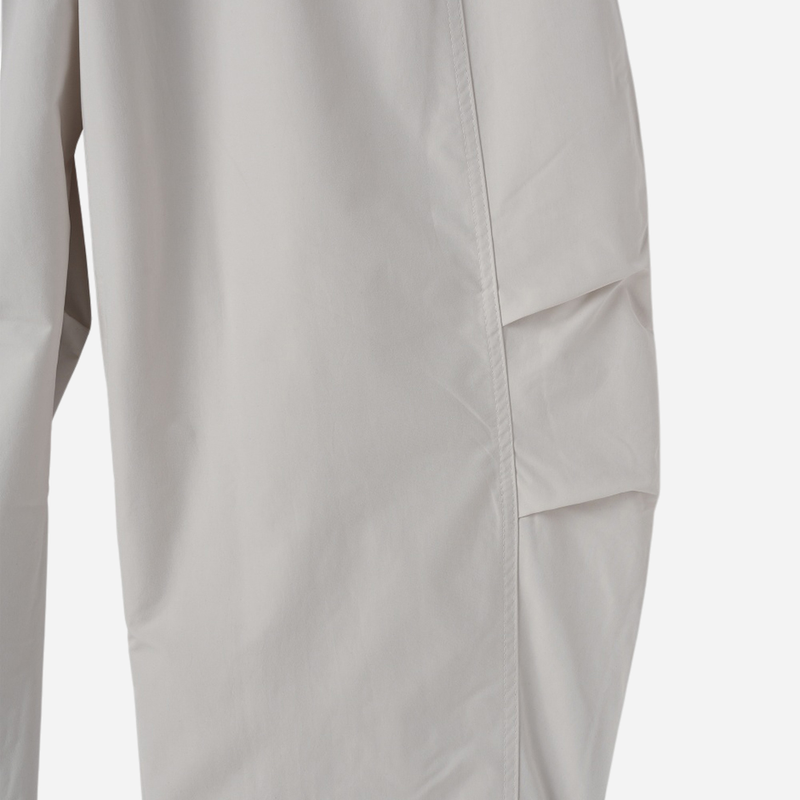 Light Pintuck Curved Pants