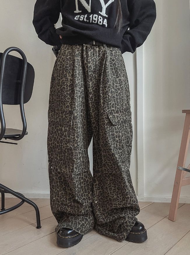 ULAN(ユレン)の「Pattern Rivet Pin Tuck Balloon Cargo Pants(Pants)」