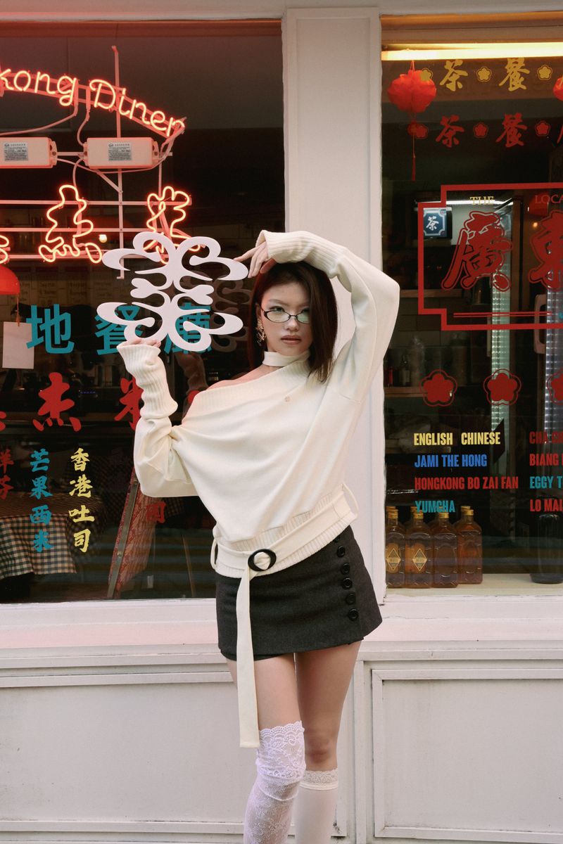 [ID] Logo Off-Shoulder Sweatshirt (Choker Set) (Ivory) 