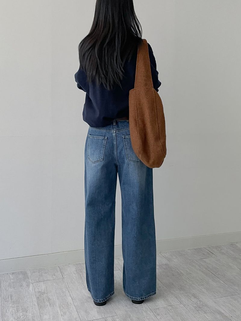 Dumbbell Quilted Shoulder Bag