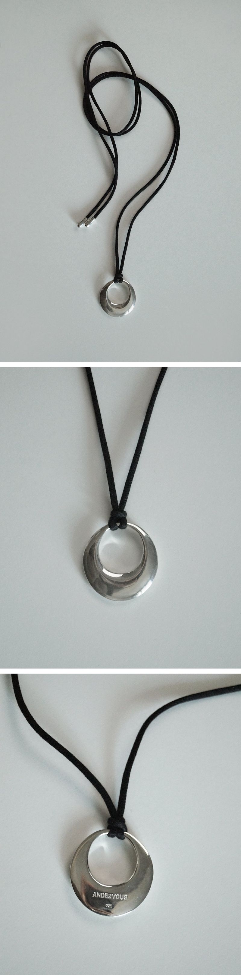 MONDRI STRING NECKLACE