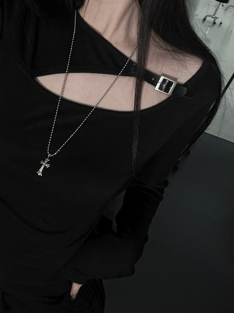 URBAN UNIQUE(アーバンユニーク)の「slim buckle front slit T (2color)(Tops)」