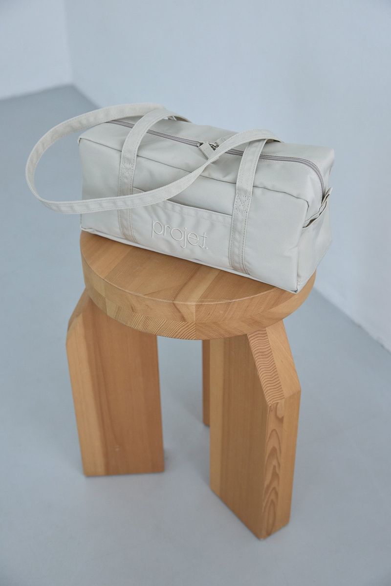 compact duffle bag (light beige)