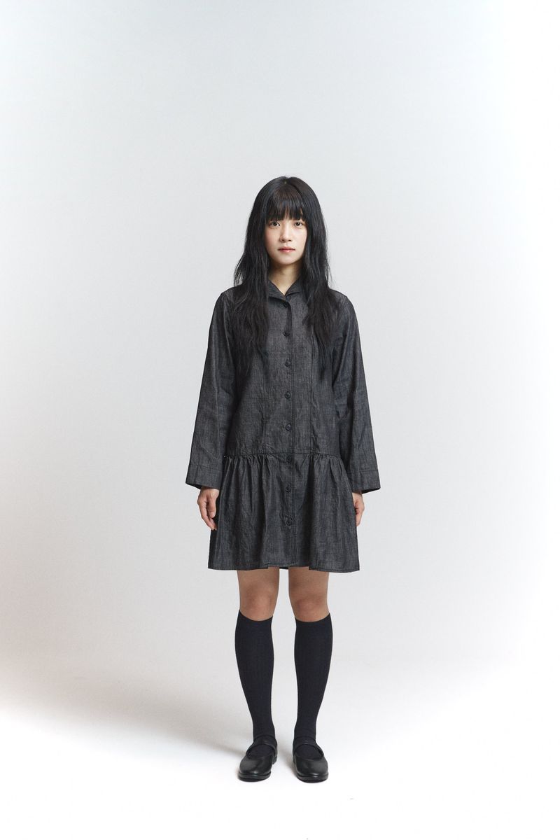 falt（フォルト）の「フリルシャツワンピース／ブラックジーンズ（ワンピース/ドレス）」