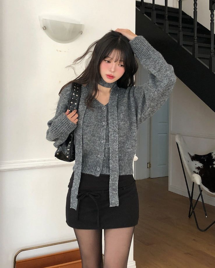 ULAN(ユレン)の「Lulu V-neck wool hair cardigan scarf set(Tops)」