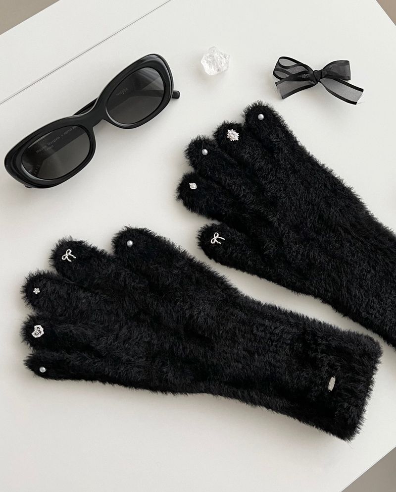 Acer rojo(アセルロジョ)の「RGO Ballet Core Ribbon Jewelry Year-end Look Hip Cubic Long Heating Fleece-Lined Fur Mink Black White Brown Beige Gloves (Select 3 Colors)(Fashion Accessories)」