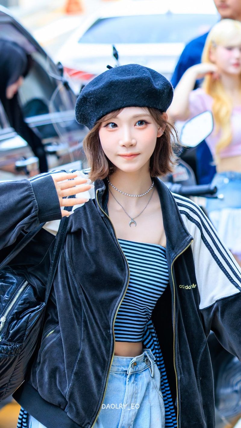 [Anti-tarnish/IDLE Shuhua Necklace] Upside Down Crescent Moon Pearl Layered Necklace - Silver