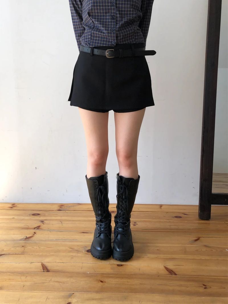 WONDER WONDER（ワンダーワンダー）の「ユエルンスリット ミニスコート ベルト付き（パンツ）」
