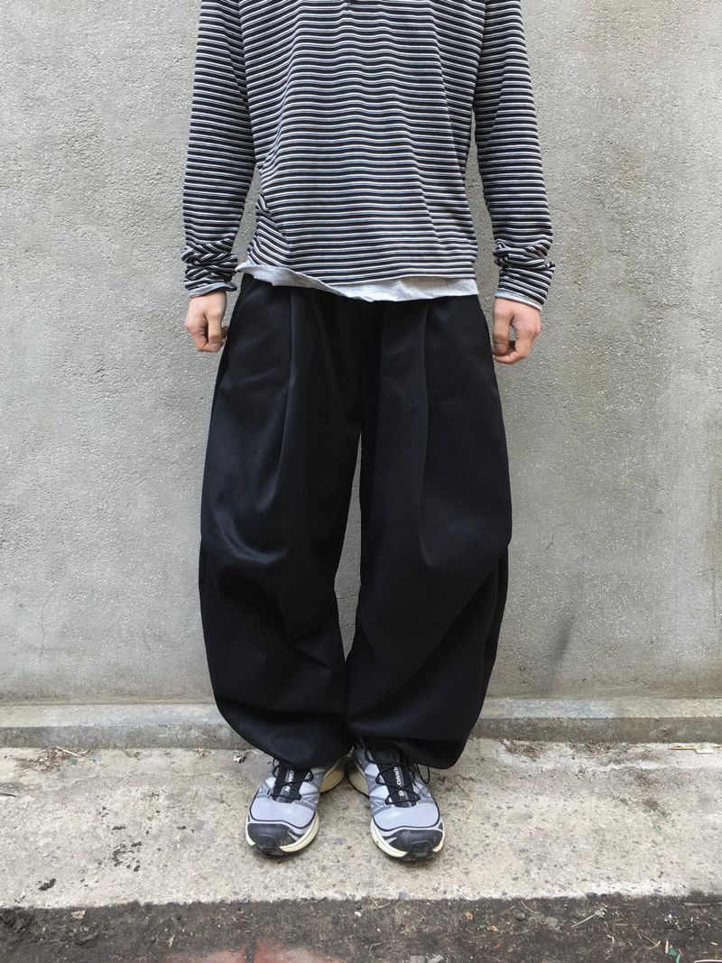 DISCERNMENT（ディサーンメント）の「Tail Curved Wide Cotton Pants 4C（Pants）」