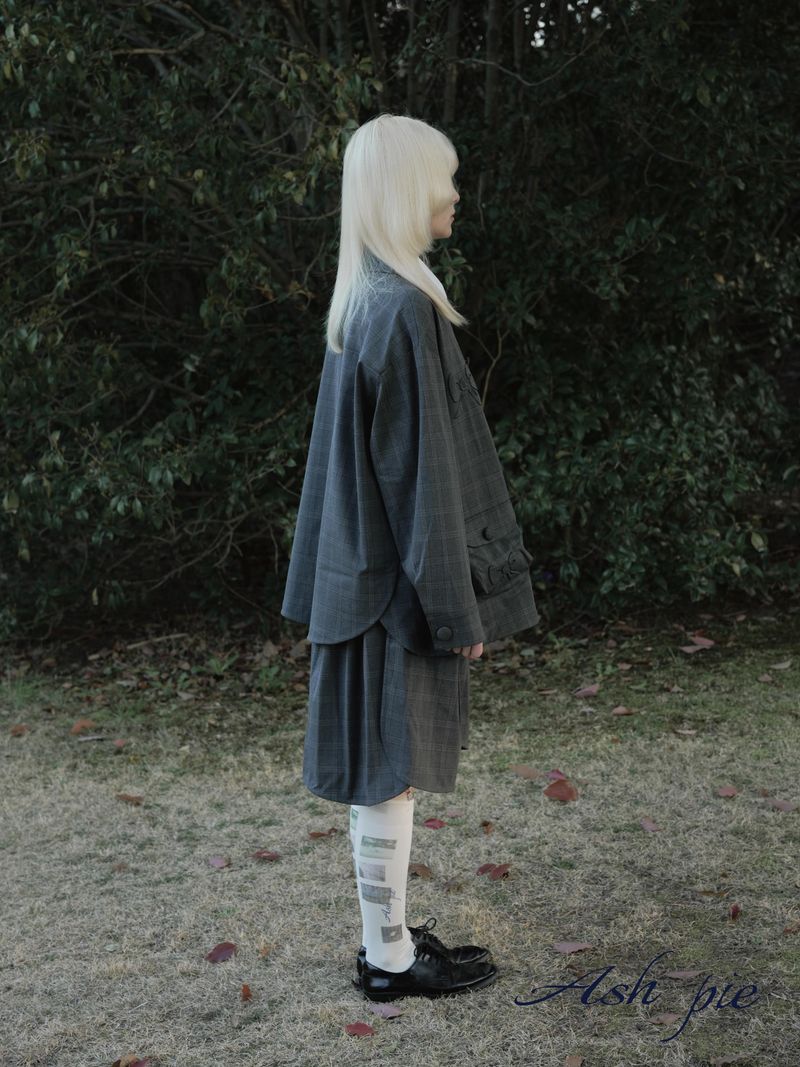 AW25 Loose coat with doll collar