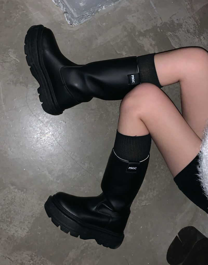 MILLION BOOTS BLACK