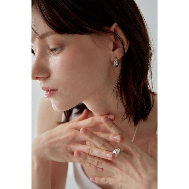E.004/WAVY EARRING