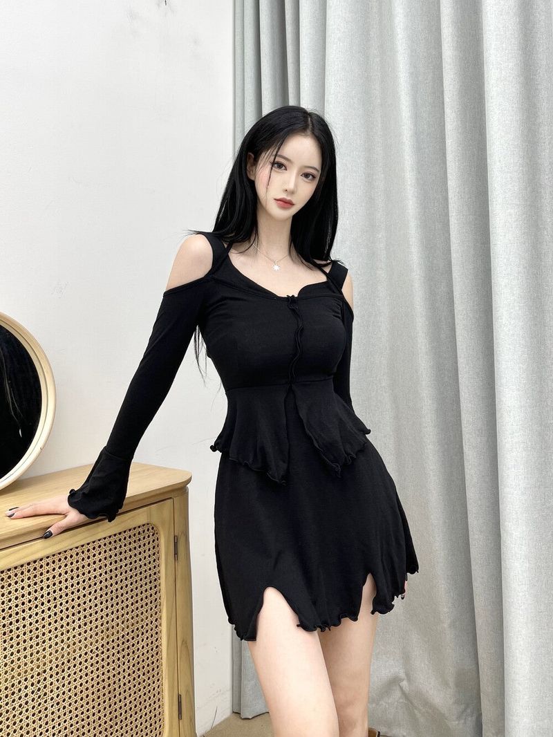 793. Kira halter off slit mini ops (2color)