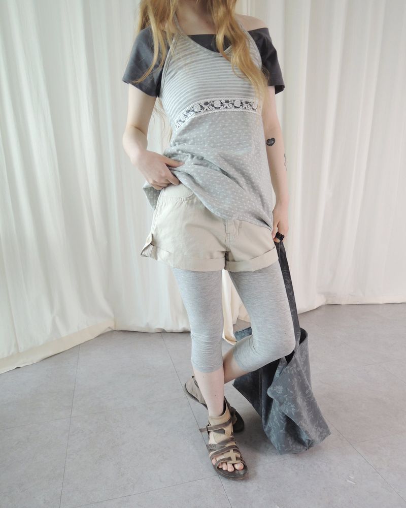 TAUPE ROLL-UP SHORT PANTS