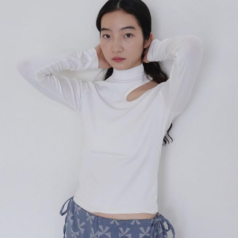 shoulder cut out tops