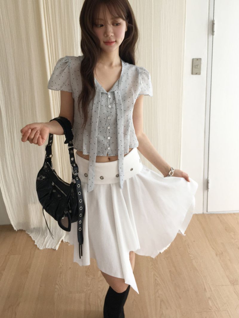 Dot tie puff blouse