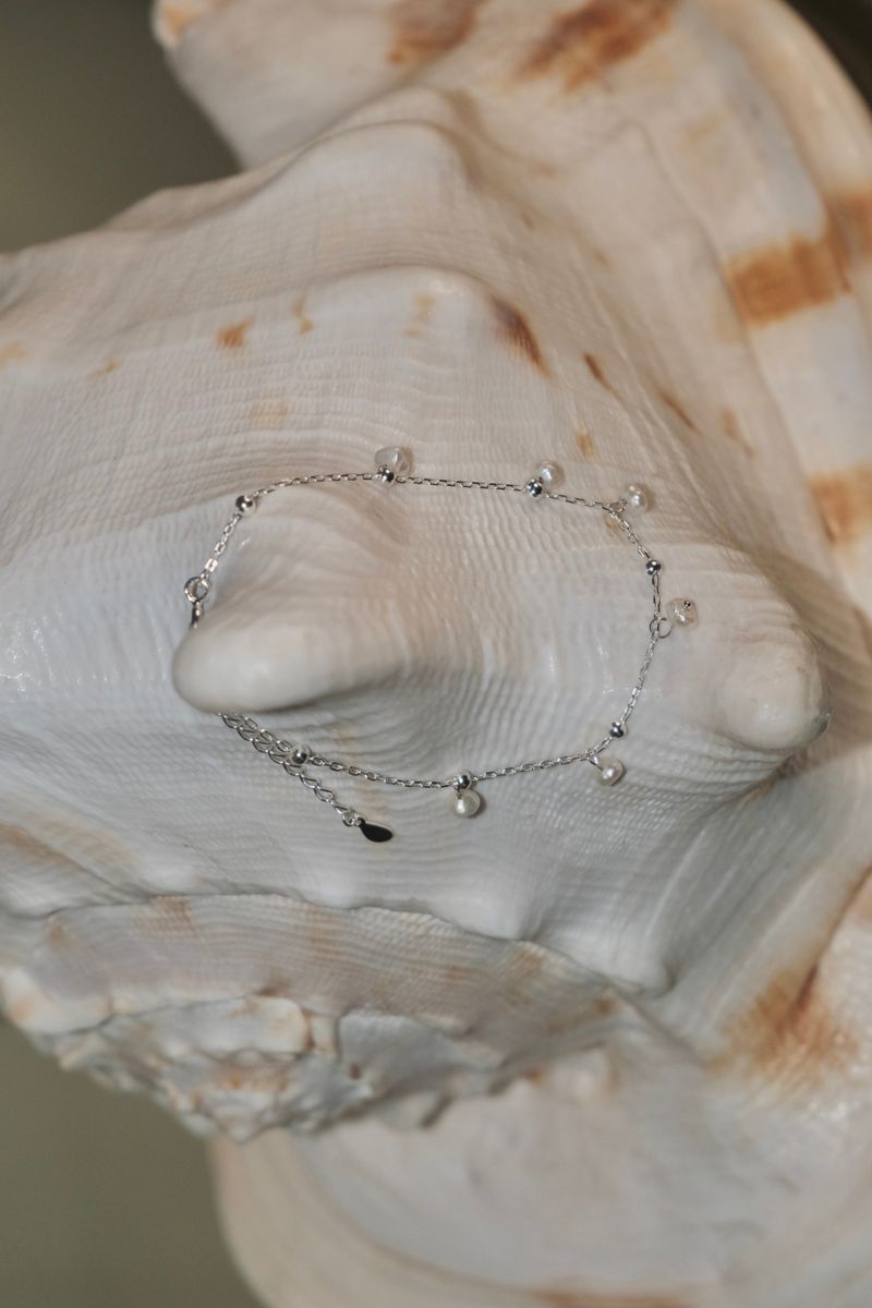 FLOATING PEARL BRACELET