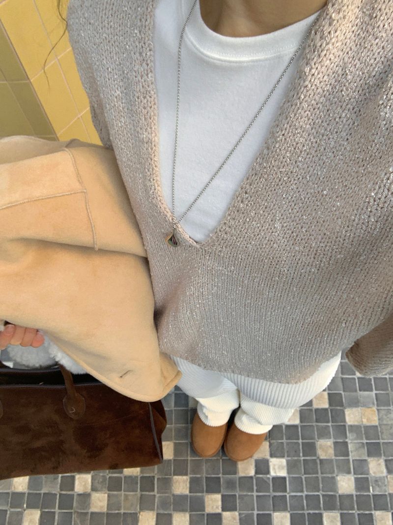 [MADE] Rieze Deep V Knit