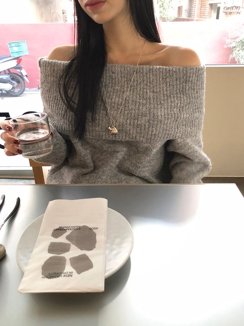 [MADE] Endelin Wool Off-Shoulder Knit