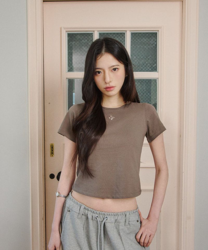 UPDRAFT（アップドラフト）の「Updraft スリムフィットTシャツ [ブラウン]（トップス）」