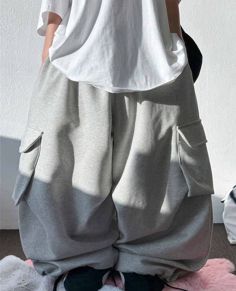 CCORTTI（コルッティ）の「HIGH QUALITY 🤍 BELT & KEYRING CARGO SOLID SOFT BALLOON WIDE OVER LONG PANTS 🩶🖤 - 2 COLORS（Pants）」