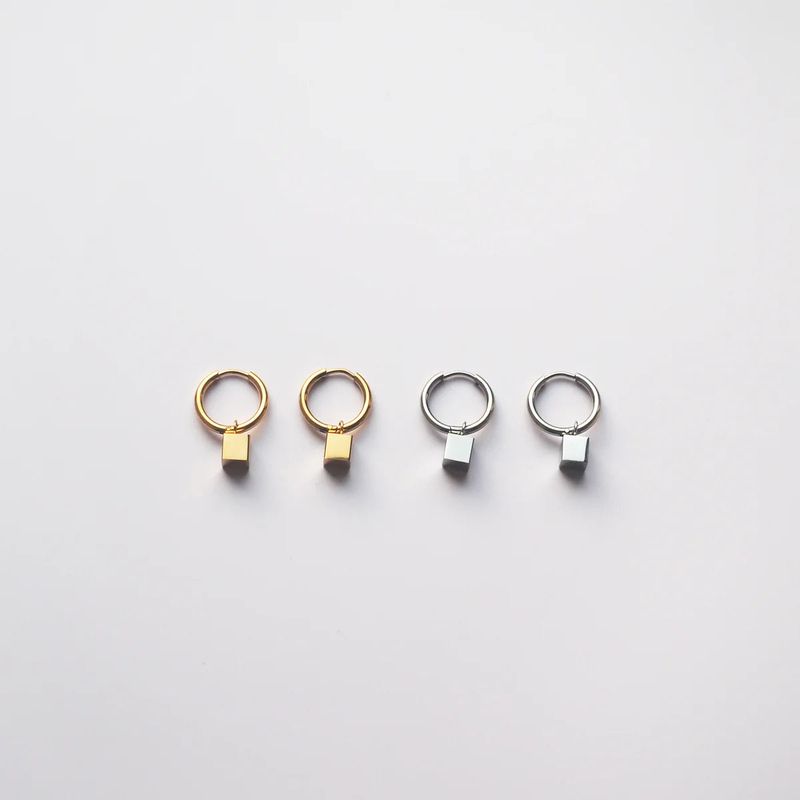 éclater（エクラテ）の「ラバーネキューブドロップイヤリング（アクセサリー）」