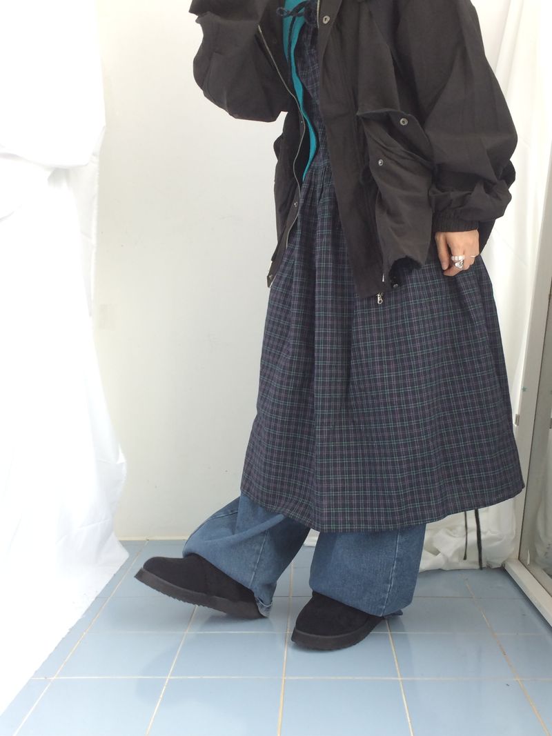 Curved incision balloon pants