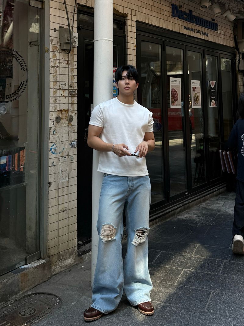 Curred destroyed flare denim pants