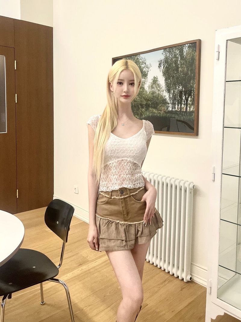 1367. Maybe lace crop T (3color)