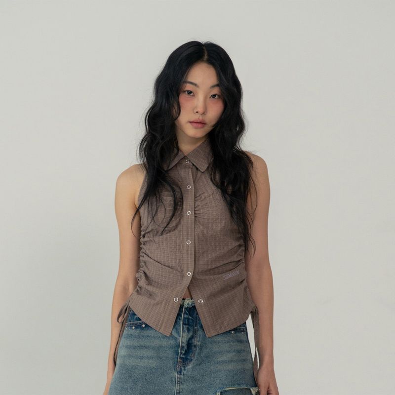 ZIZEMUSEUM（ジゼミュージアム）の「SLEEVLESS SHIRRING SHIRTS (PINK YELLOW)（Tops）」