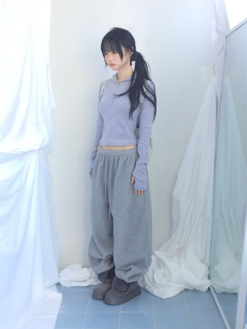 Fingerhole line hooded half zipup