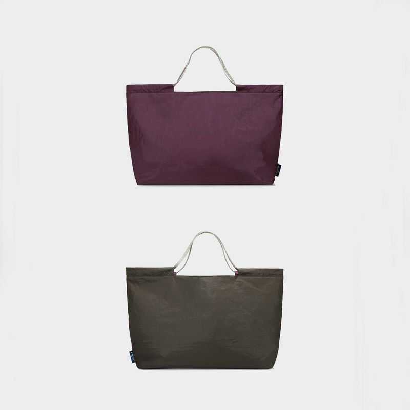 BASKISS（バスキス）の「TYVEK FLEXIBLE BAG - Dark Wine & Army Green (LARGE)（Bags）」