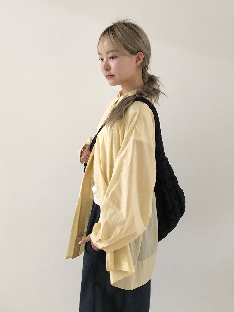 Pompom quilting shoulder bag