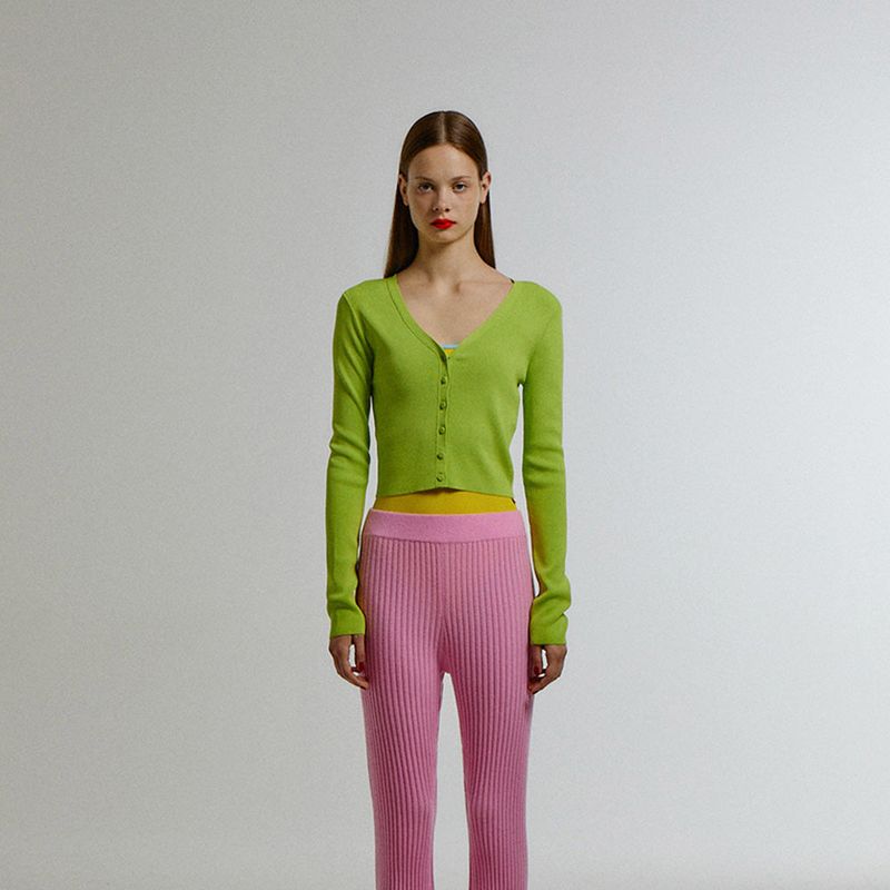 JE NE SAIS QUOI ENSEMBLE(ジュヌセクワアンサンブル)の「COVERED BUTTON SHORT CARDIGAN_GREEN()」