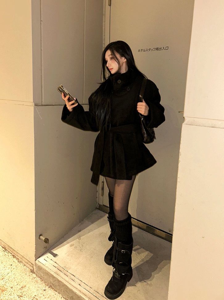 High-neck short strap coat