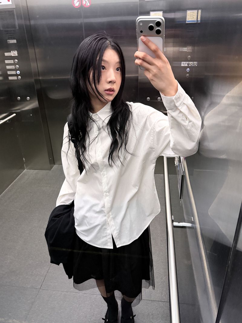WOOHWA(ウファ)の「GLOSSY LOOSE SHIRT(Tops)」