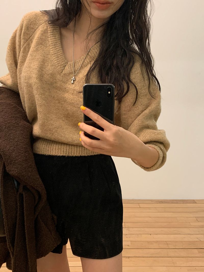 [MADE] Magita Wool V Cropped Knitwear