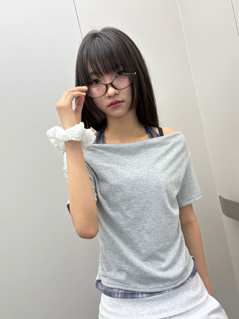 チェック ホルター オフショルダー セミクロップドTシャツ - 3カラー
