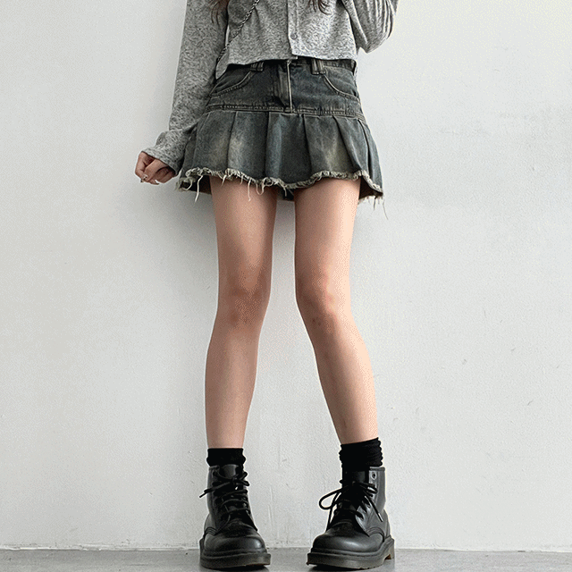 hijjoo（ハイチュー）の「Lotty Pleats Cutting Denim Miniskirt (1 color)（Skirts）」