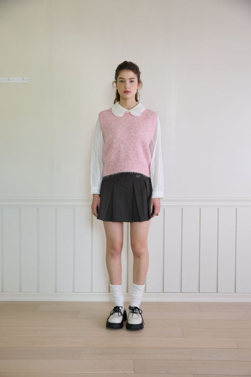 PINK PINEAPPLE（ピンクパイナップル）の「FLUFFY KNIT VEST (2 COLORS)（Tops）」