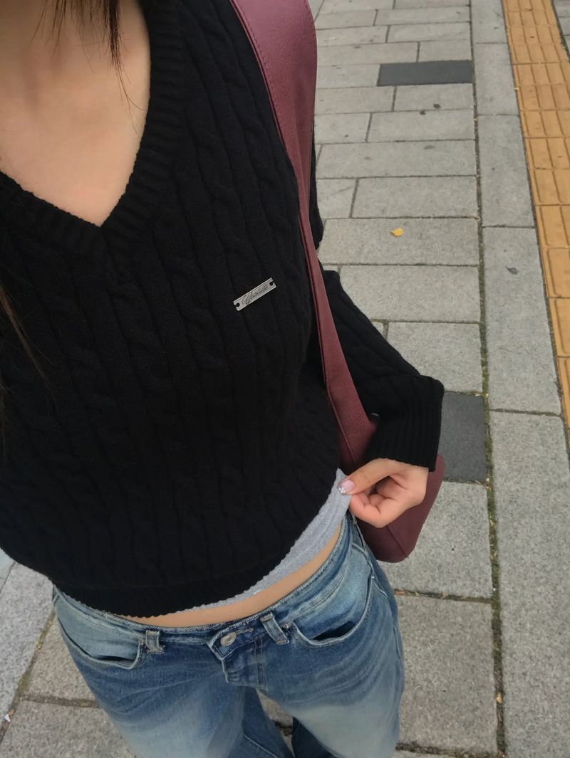 [ORIGINAL] Hayden Cable-Knit V-Neck Knit