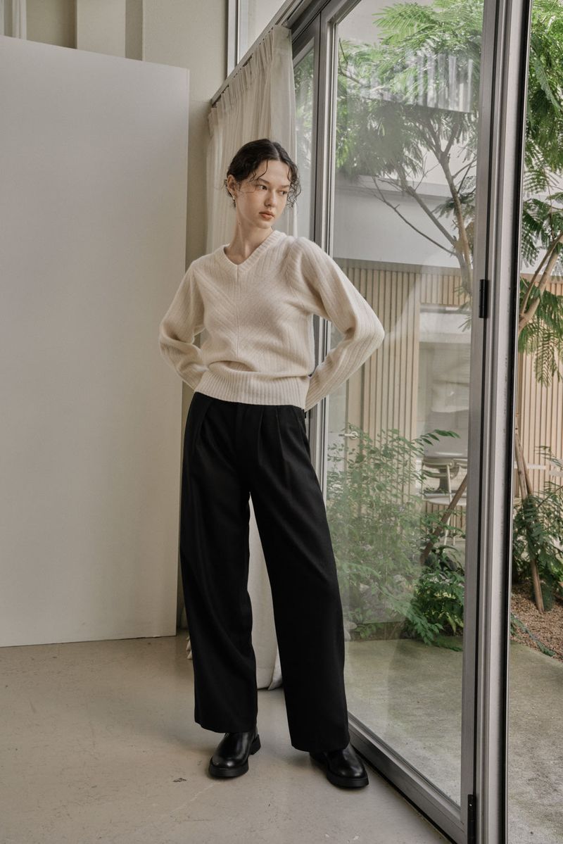 RIBBED V-KNIT TOP_IVORY