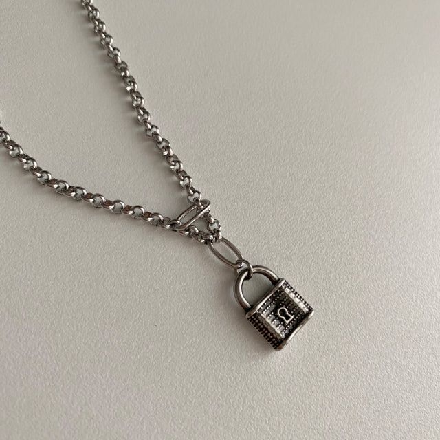mal Lock Bold Chain Necklace